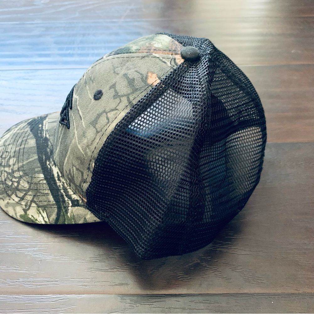 Men's Flw Bass Fishing Camo Print Baseball Trucker Hat View 4